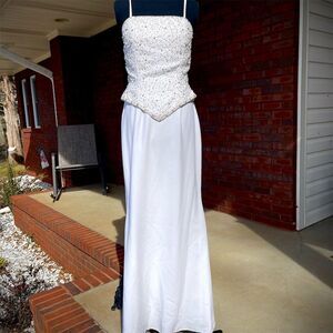 Joli 2pc Women's Size 4 White  Beaded top Long Formal Gown prom wedding party